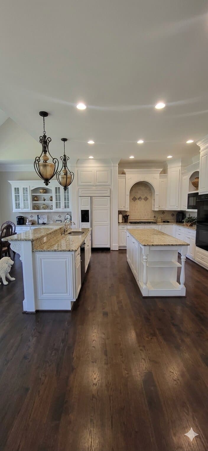 Warm white kitchen cabinets with satin sheen finish by Pro Araiza